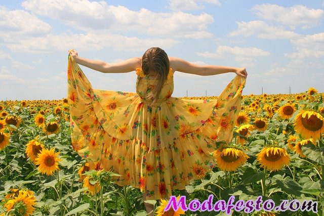 Çiçek Desenli Sarı Elbise Modellleri